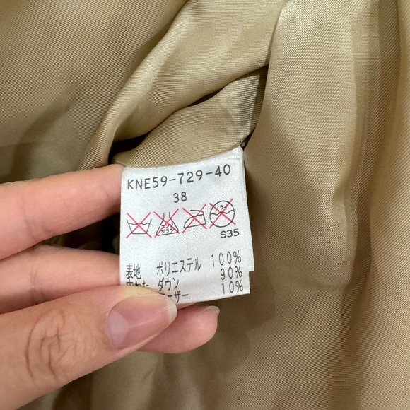 [SOLD] Women’s Winter Jacket (size 38) - LIGHTLY WORN - Picture 6 of 7